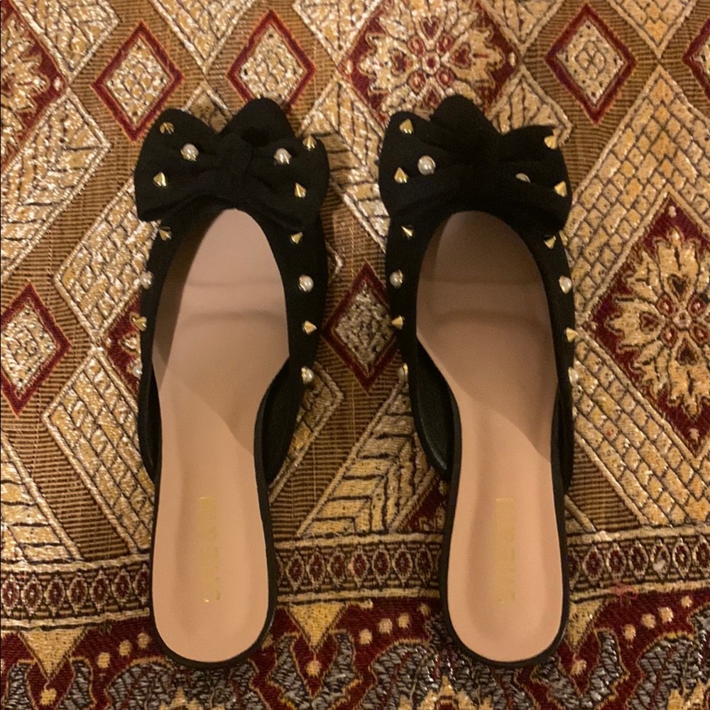 NWOT SHEIN Black Mules Sleek and Stylish Footwear